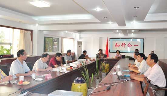 学院领导向省老领导汇报工作