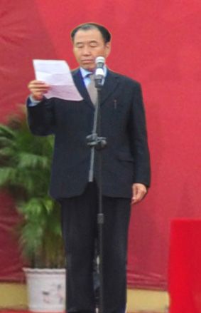 学院党委副书记宋庆泽主持大会