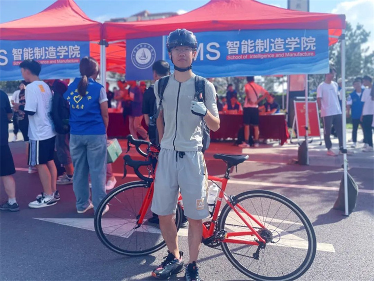 【青岛早报】347公里 大一新生独自骑行3天来雷竞技的赛事积分报到