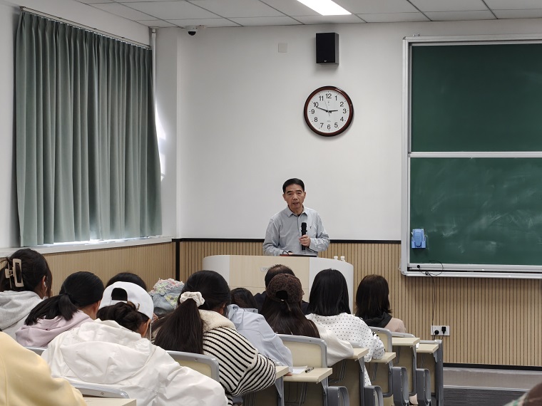 华东师范大学中文系潘玉坤教授来我校开展“名师讲堂”讲座