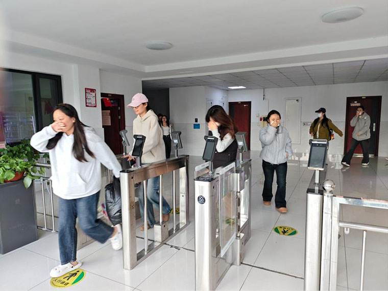 国际商学院开展消防应急演练 筑牢校园安全防线