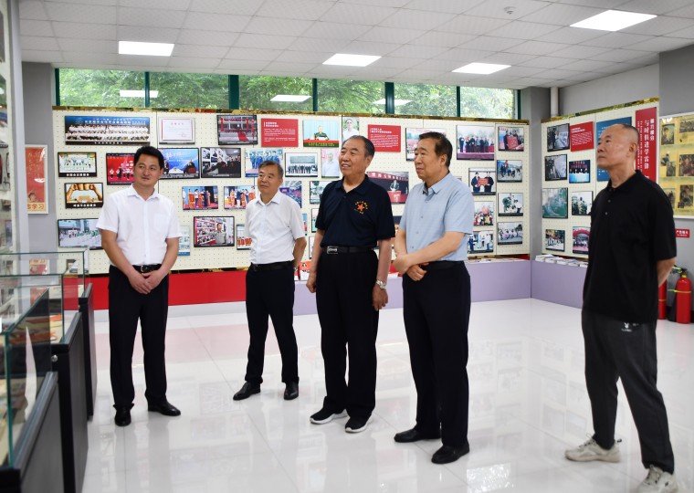 省教育厅关工委常务副主任刘凤山一行来校调研指导工作