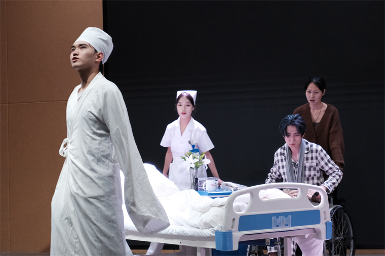 我校师生在全国数字艺术设计大赛摘金