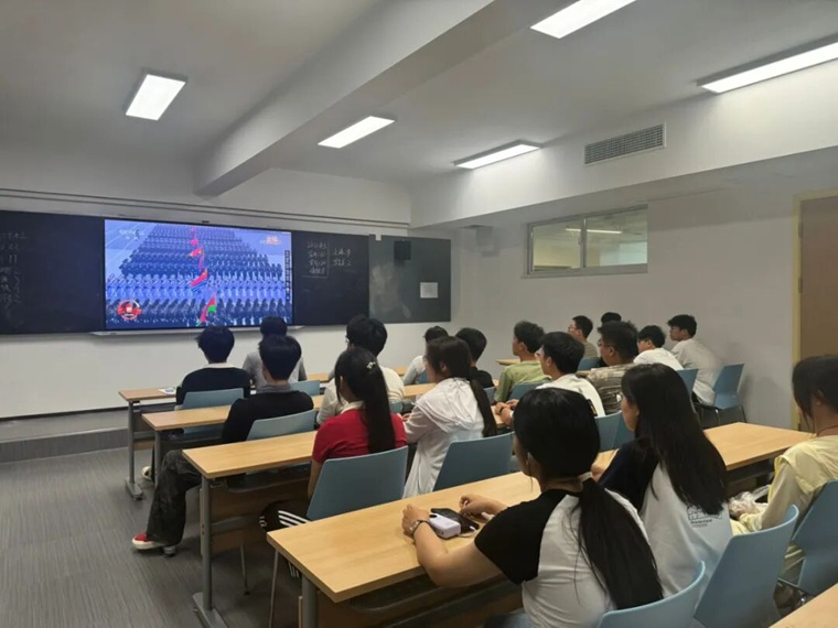 信息科学与工程学院举行爱国主义教育集体观礼