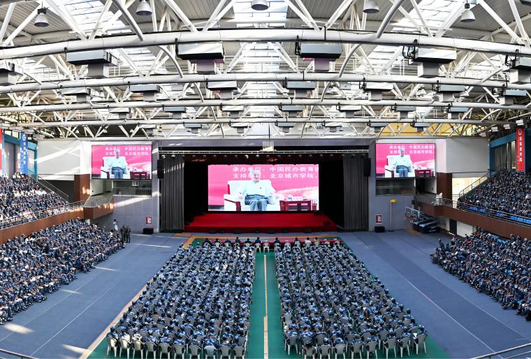 弘扬伟大抗战精神 勇担新时代使命——我校师生同上爱国主义教育“开学第一课”